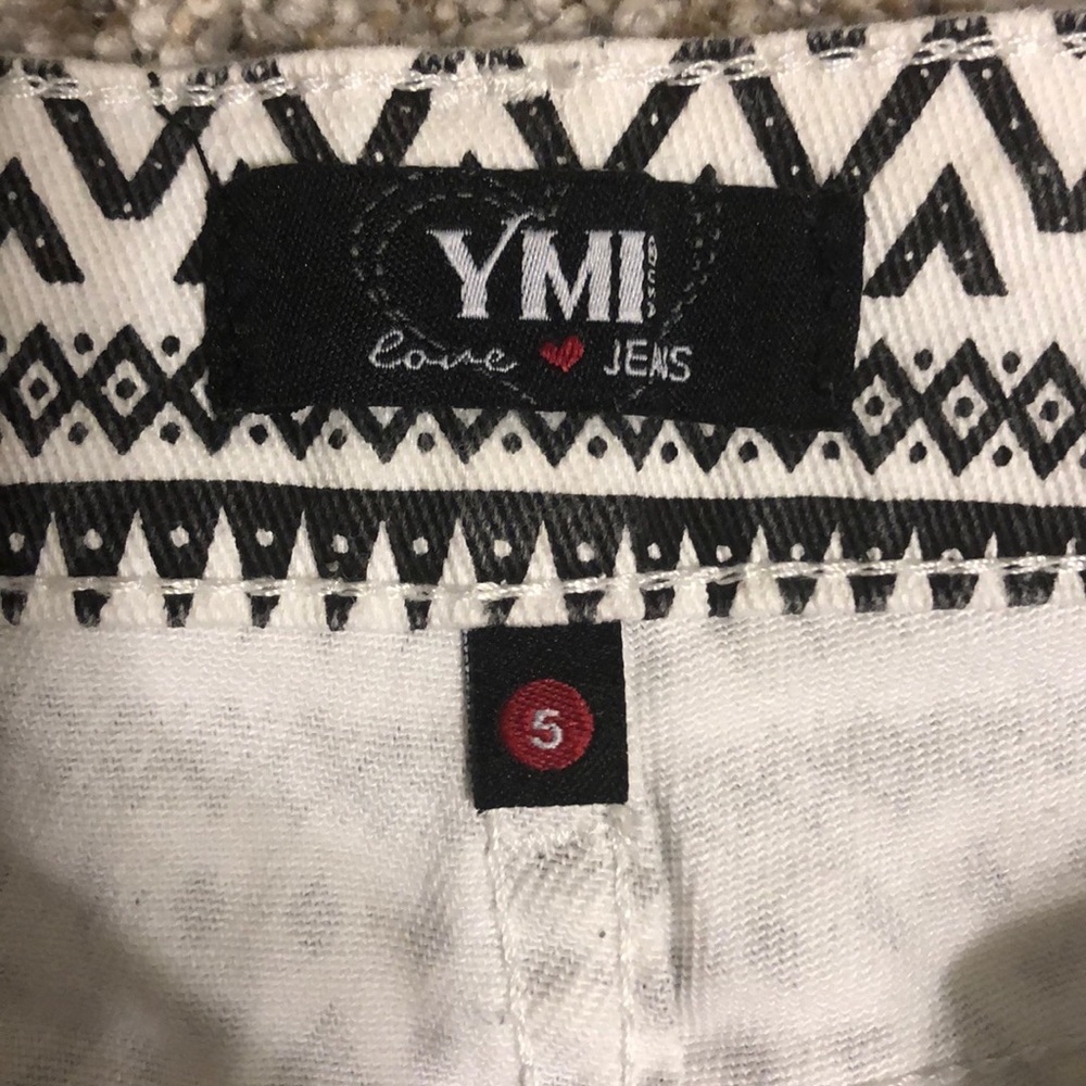Cute Patterned Shorts - Picture 3 of 4